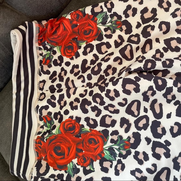 Fashion Nova Leopard and Rose Leggings Size Medium w/ Stretch - Picture 4 of 6